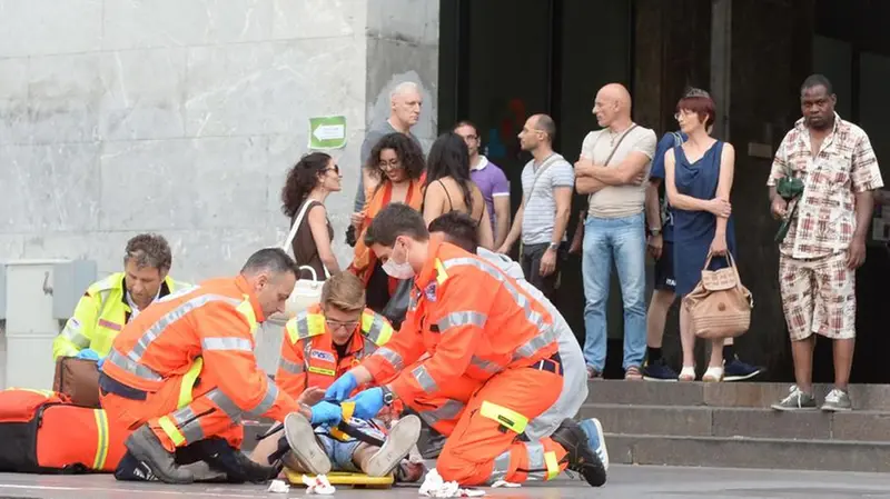 La piazza subito dopo la rissa