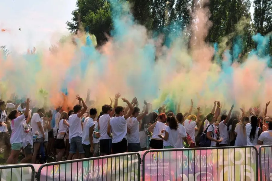 Holi Fun, musica e colori