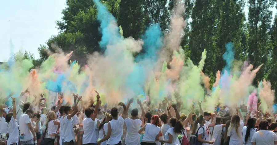 Holi Fun, musica e colori