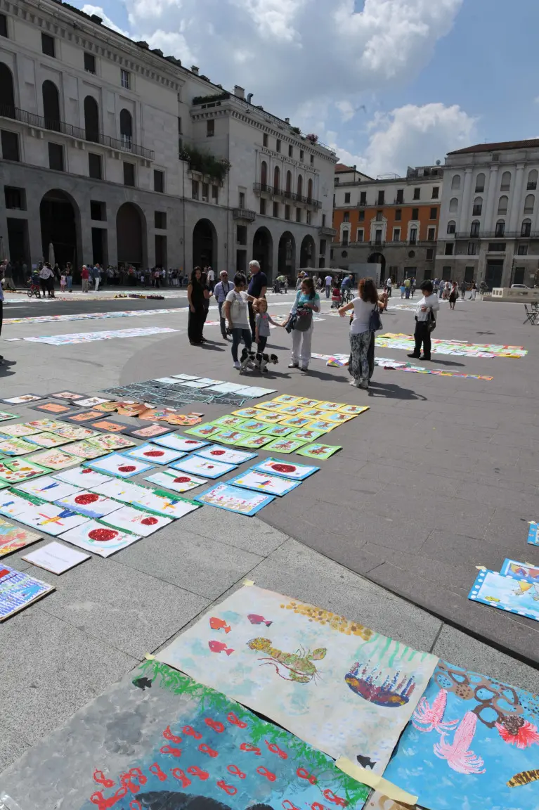 La mostra allestita in piazza Vittoria