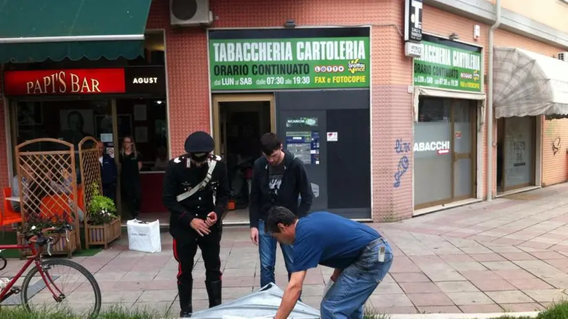 La tabaccheria razziata in via Gamba