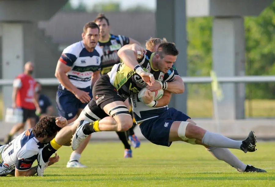 Rugby, Calvisano in finale