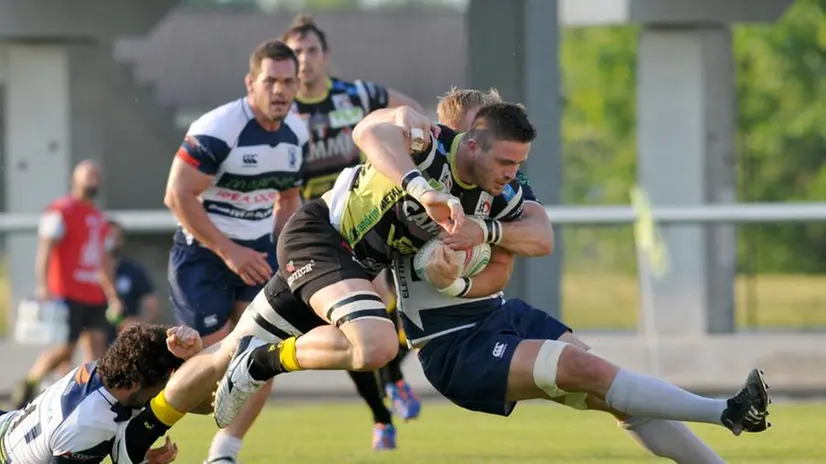 Rugby, Calvisano in finale