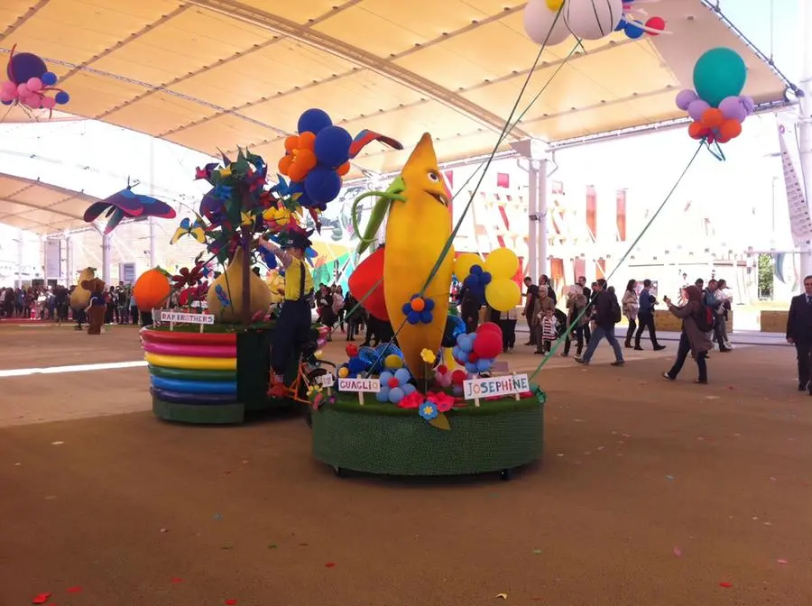 Expo, colori e luci tra i padiglioni