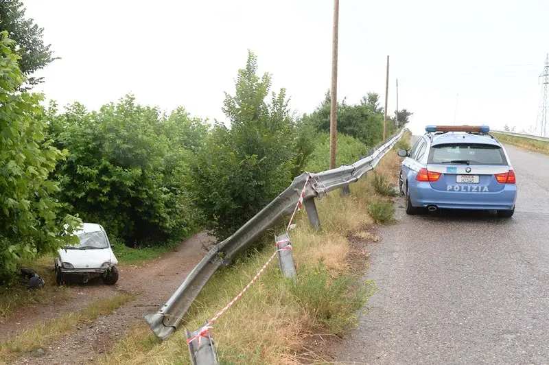 La Seicento finita fuori strada a Nuvolera