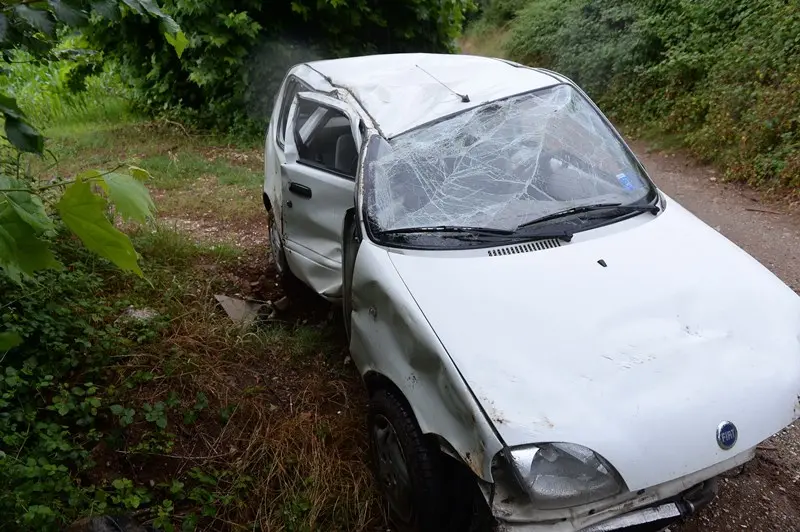 La Seicento finita fuori strada a Nuvolera