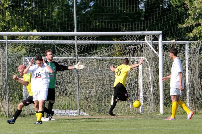 Calcio, Seconda categoria, Valtenesi-Valsabbia 0-2