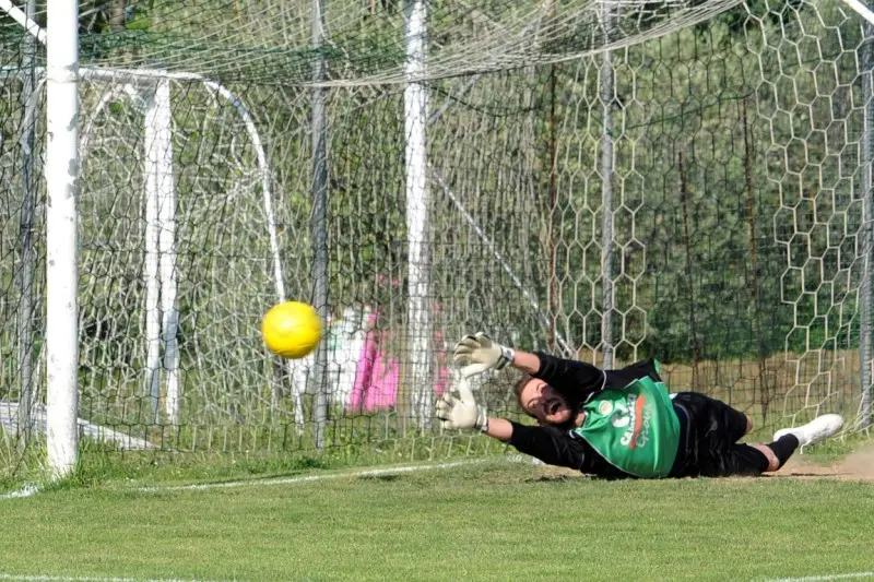 Calcio, Seconda categoria, Valtenesi-Valsabbia 0-2