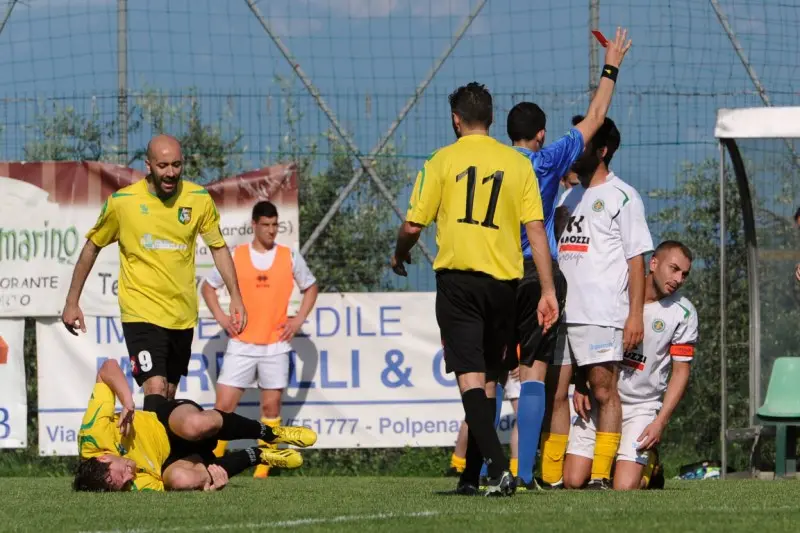 Calcio, Seconda categoria, Valtenesi-Valsabbia 0-2