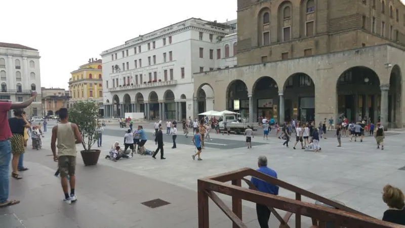 Alcune foto scattate durante la rissa