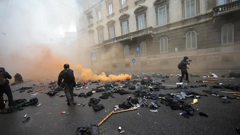 No Expo, devastazione a Milano
