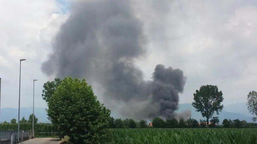 L'incendio a Travagliato - Foto Lelio Rivetti