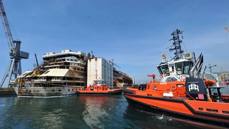 La Costa Concordia giunta nel super bacino in cui sarà smantellata