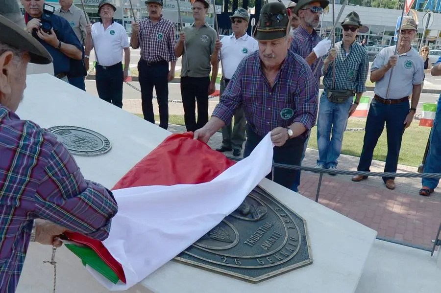 L'inaugurazione del monumento delle Penne Nere