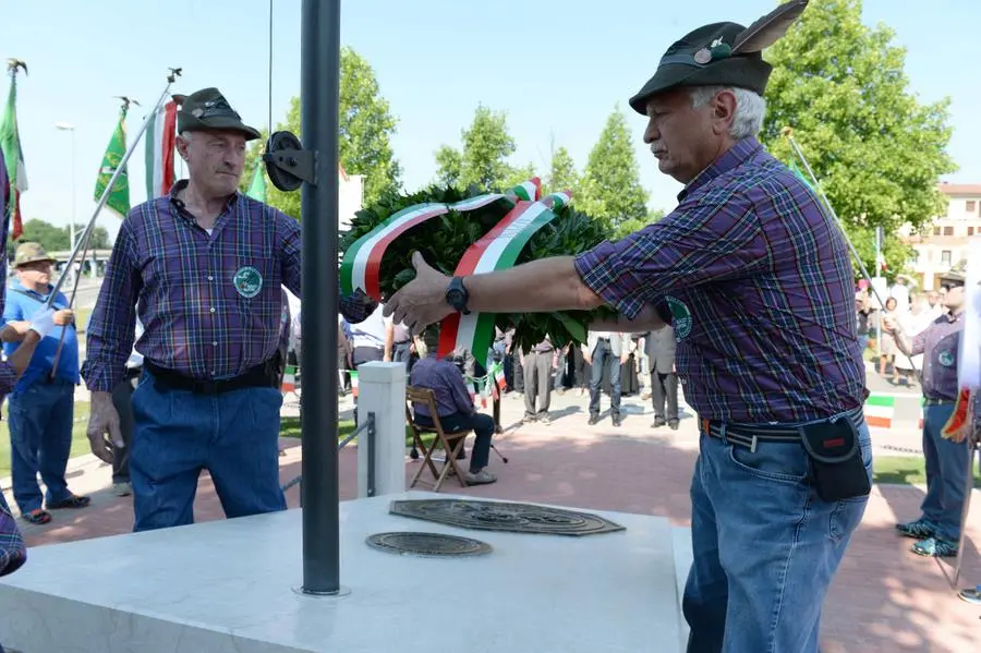 L'inaugurazione del monumento delle Penne Nere