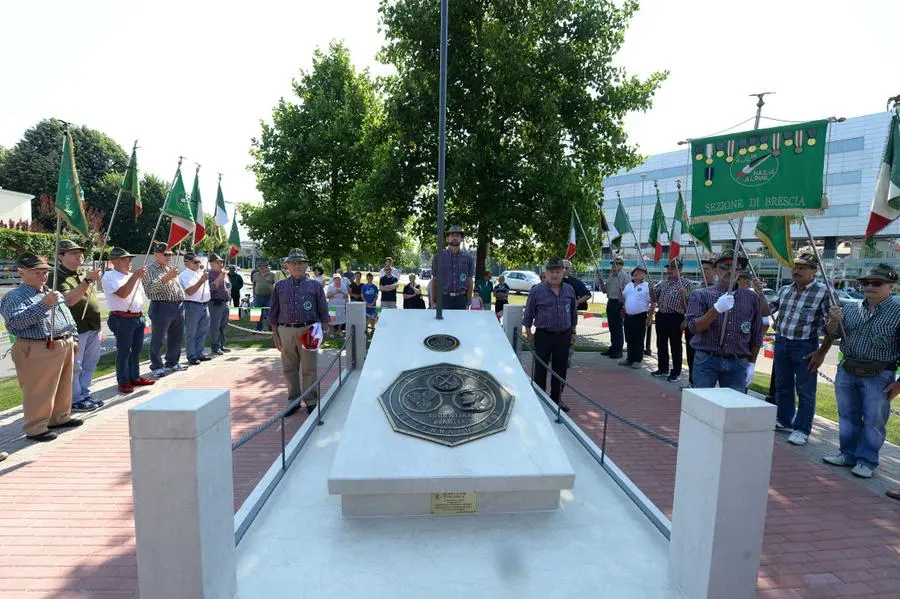 L'inaugurazione del monumento delle Penne Nere
