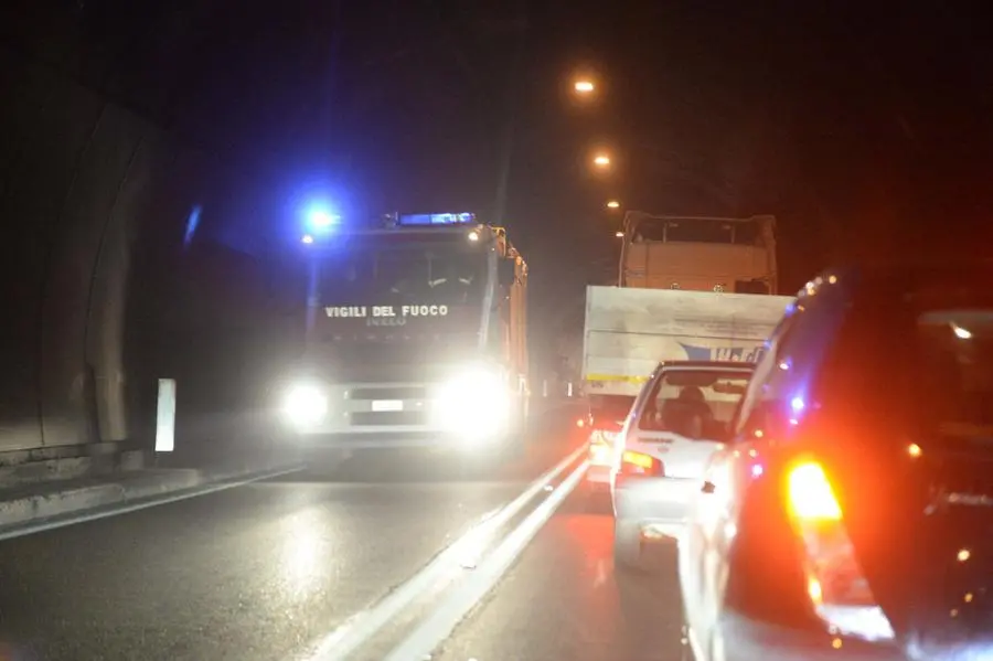 Incendio nella galleria Coniolo di Iseo