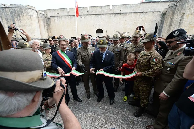 L'Aquila abbraccia gli Alpini