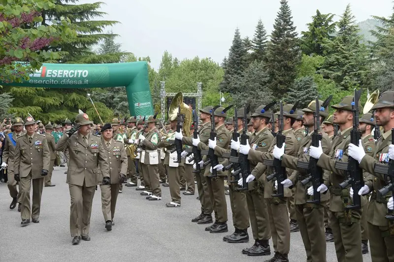 L'Aquila abbraccia gli Alpini