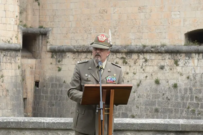 L'Aquila abbraccia gli Alpini