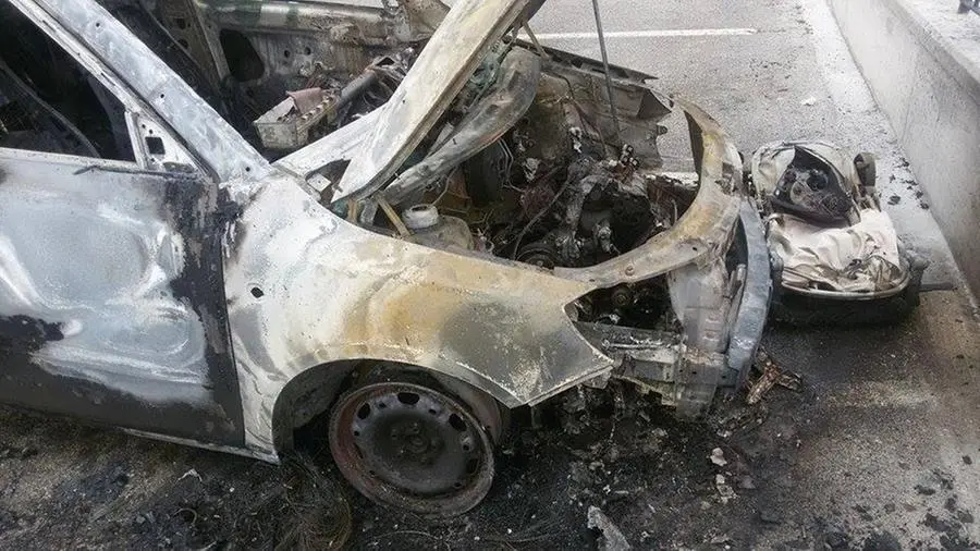 Auto in fiamme a Nigoline di Corte Franca