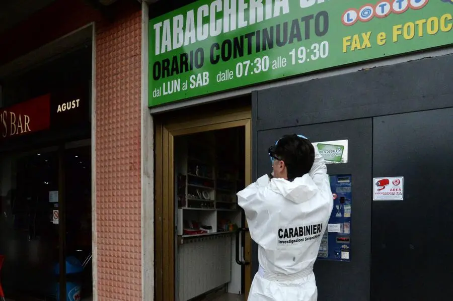 La spaccata in via Gamba