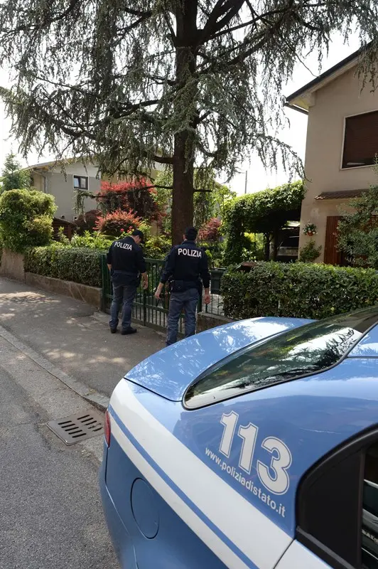 Volante nel quartiere in cui è avvenuto l'arresto