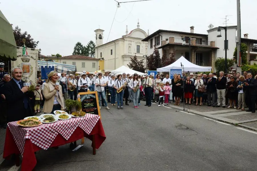 In piazza con noi a Caste Mella