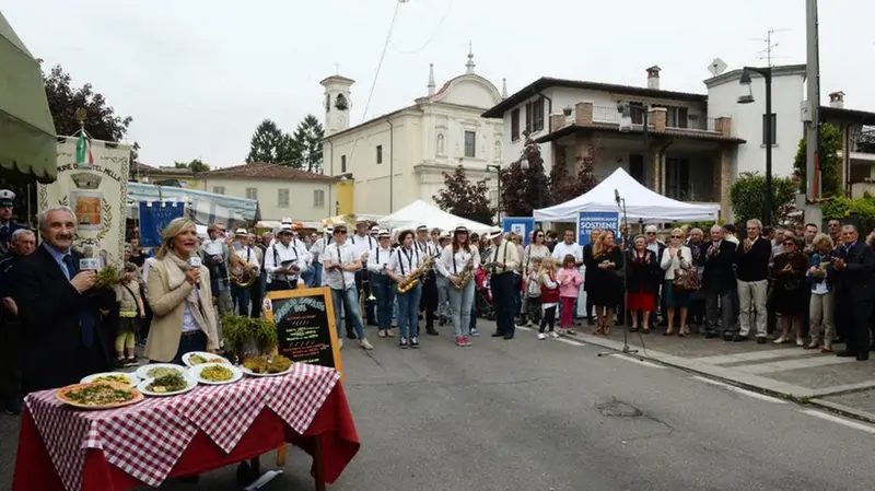 In piazza con noi a Caste Mella
