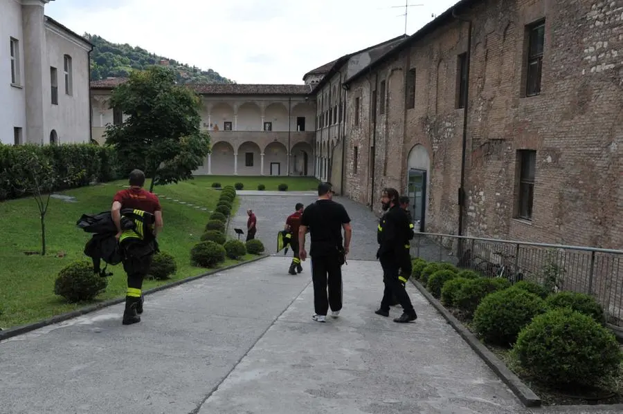 L'intervento dei Vigili del Fuoco in Santa Giulia