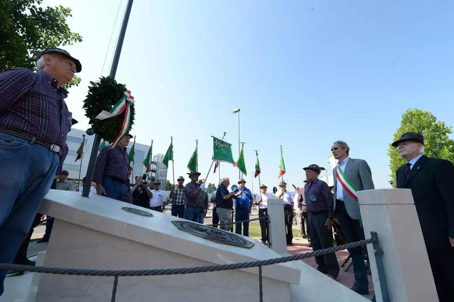 L'inaugurazione del monumento delle Penne Nere