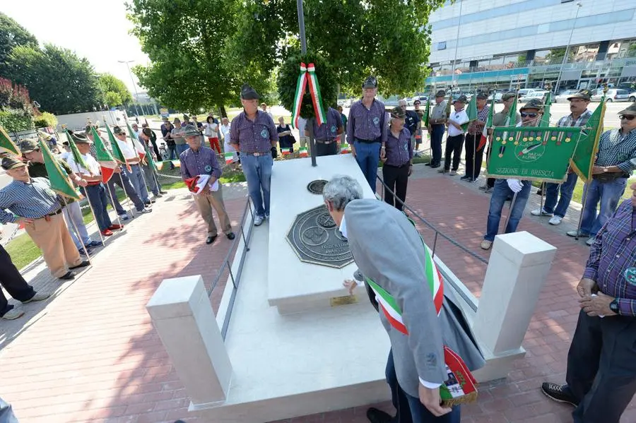 L'inaugurazione del monumento delle Penne Nere