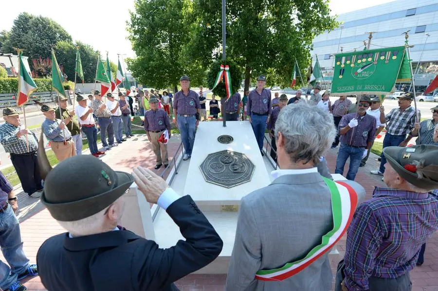 L'inaugurazione del monumento delle Penne Nere