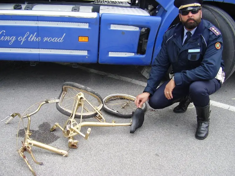 12enne investito all'uscita da scuola