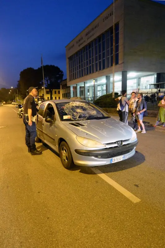 Via Cantore, l'auto coinvolta nell'incidente