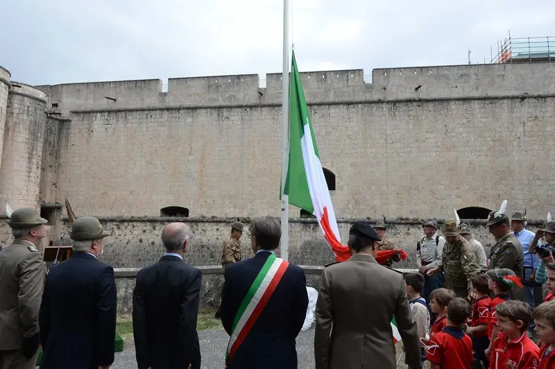 L'Aquila abbraccia gli Alpini