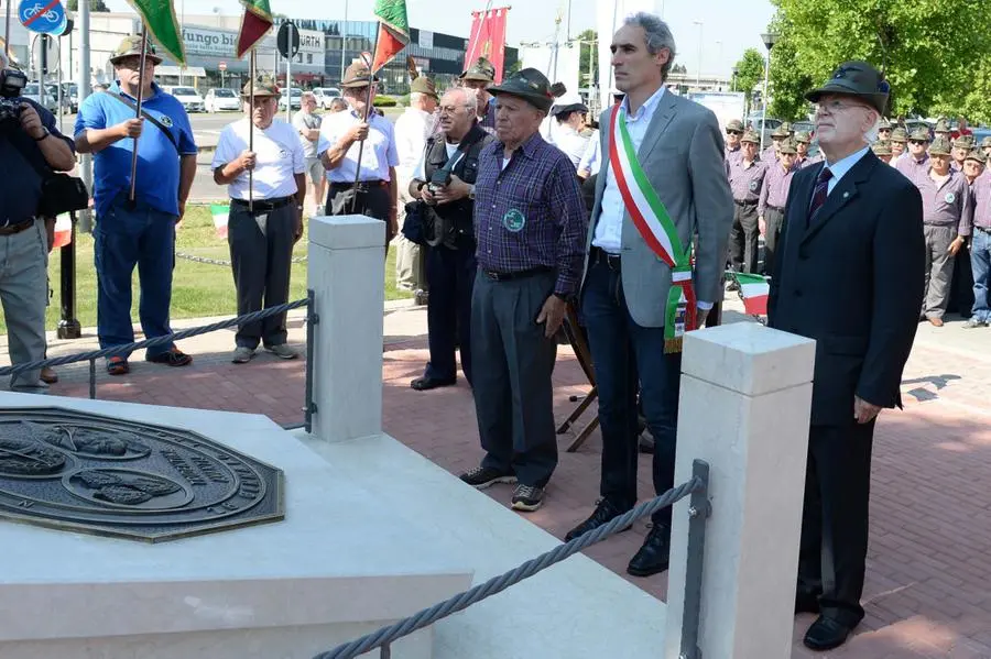 L'inaugurazione del monumento delle Penne Nere