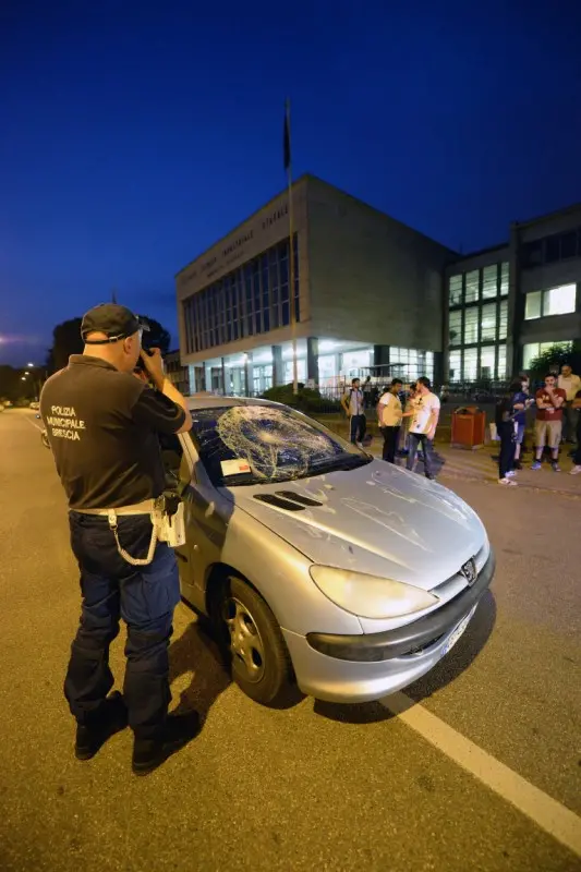 Via Cantore, l'auto coinvolta nell'incidente