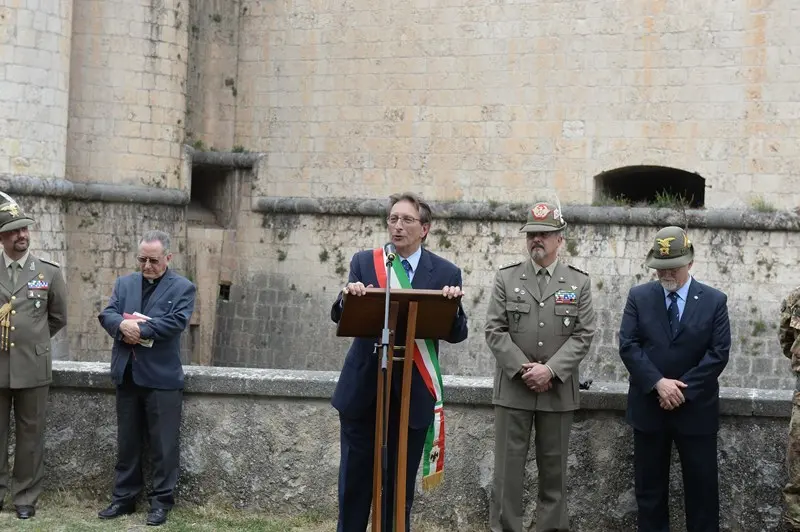 L'Aquila abbraccia gli Alpini