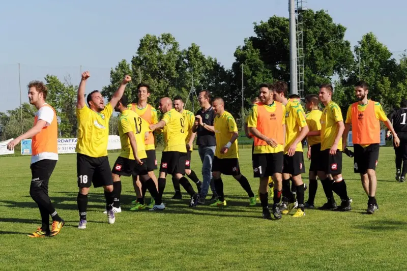 Calcio, Seconda categoria, Valtenesi-Valsabbia 0-2