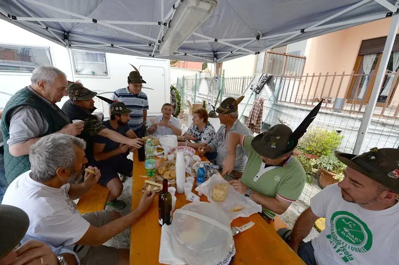 L'Aquila abbraccia gli Alpini