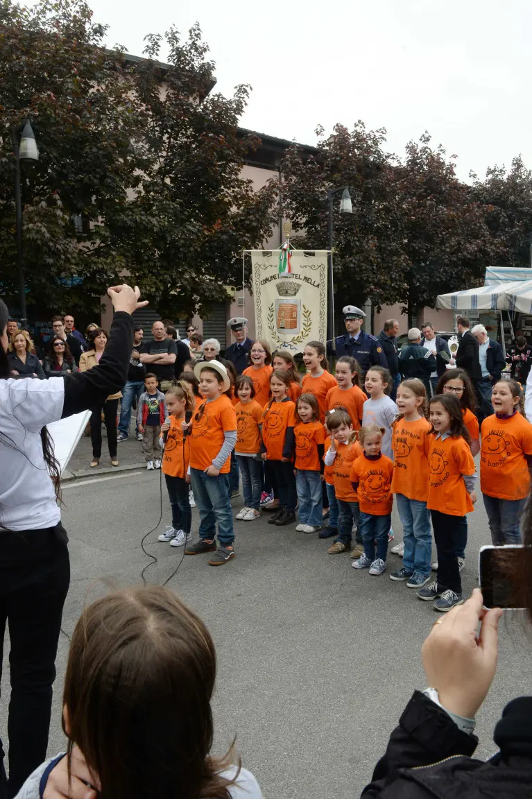 In piazza con noi a Caste Mella