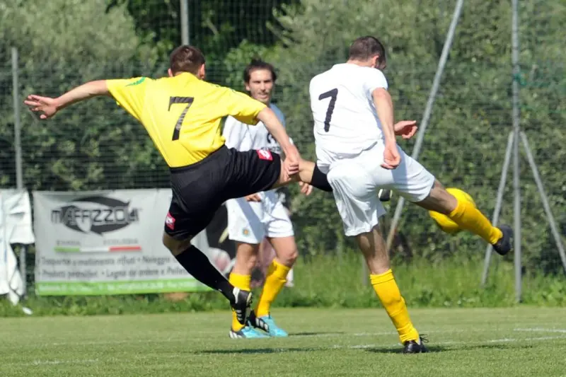 Calcio, Seconda categoria, Valtenesi-Valsabbia 0-2