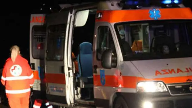 Un'ambulanza sul luogo dell'incidente - © www.giornaledibrescia.it