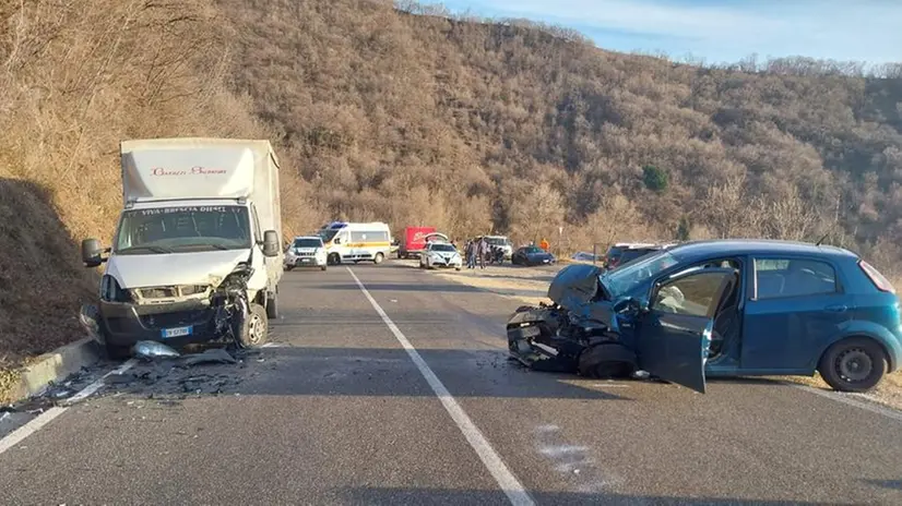 Frontale ad Agnosine, morto l'uomo alla guida dell'auto