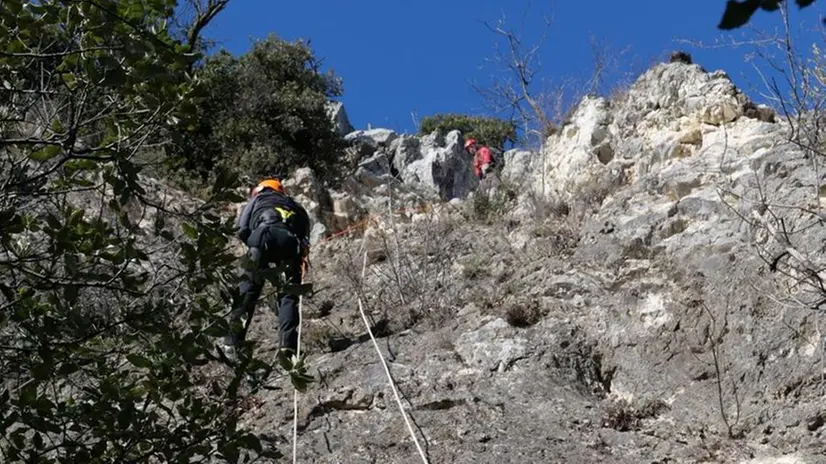 Il sopralluogo del geologo e dei tecnici con il georadar alla Strada della Forra
