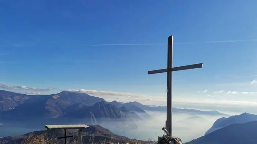 Alla Croce del Grione uno sguardo sul bacino del lago d’Iseo - Alla Croce del Grione uno sguardo sul bacino del lago d’Iseo