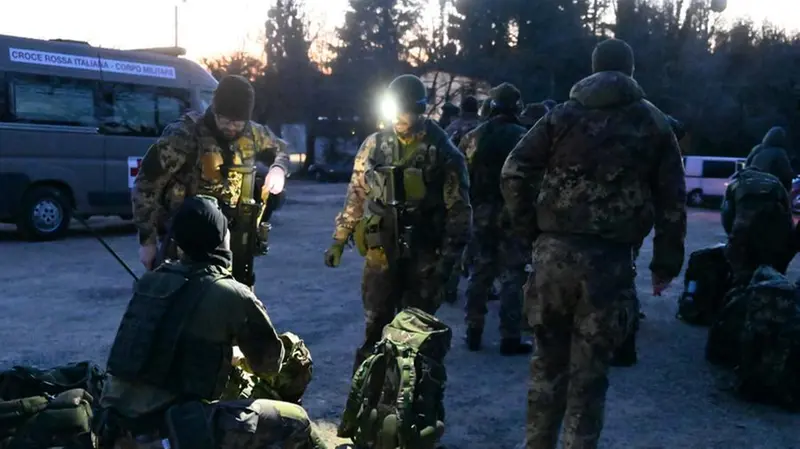 Gli alpini del 5° Reggimento in Maddalena
