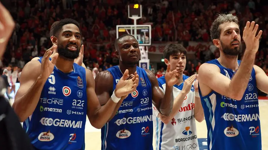Qui Massinburg, Cournooh, Tanfoglio e Della Valle mentre festeggiano dopo la vittoria all’andata