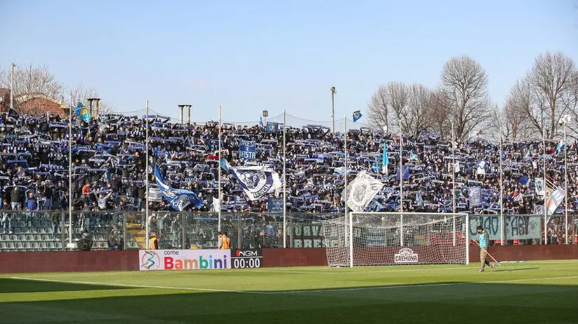 I tifosi del Brescia allo Zini di Cremona nel 2022 - © www.giornaledibrescia.it